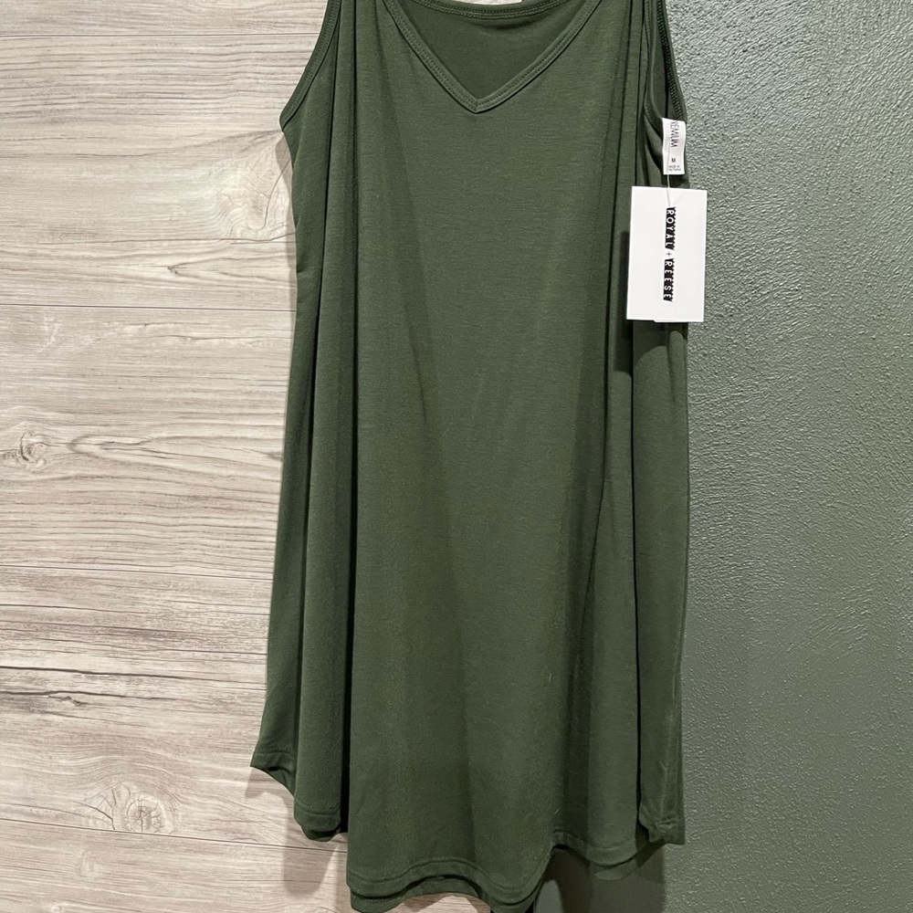 Basic army green tank